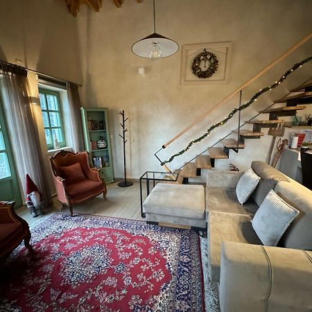 شقة Aristi Boutique Stonehouse With Attic المظهر الخارجي الصورة