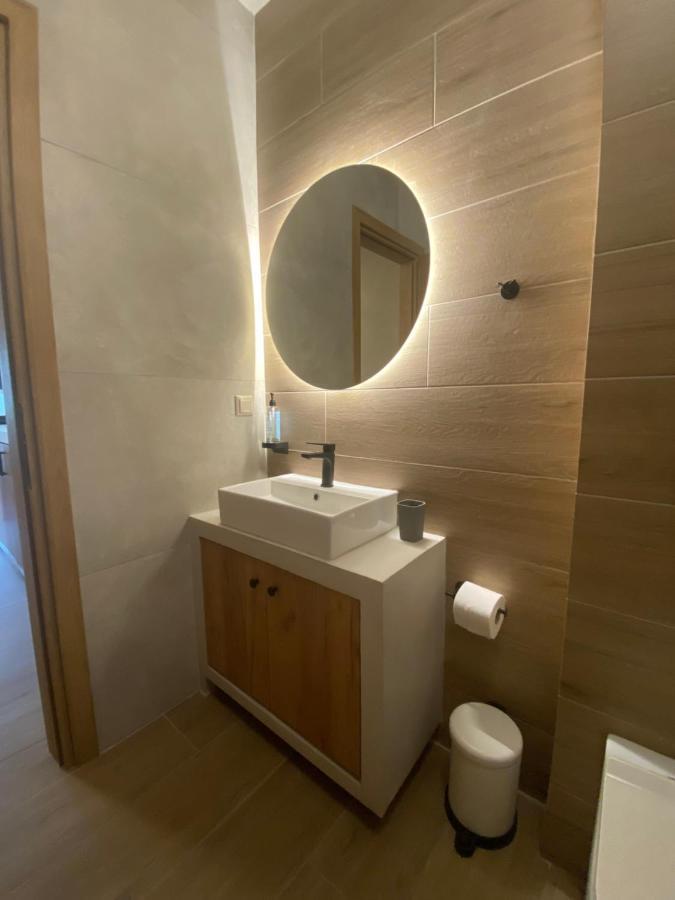 شقة Aristi Boutique Stonehouse With Attic المظهر الخارجي الصورة