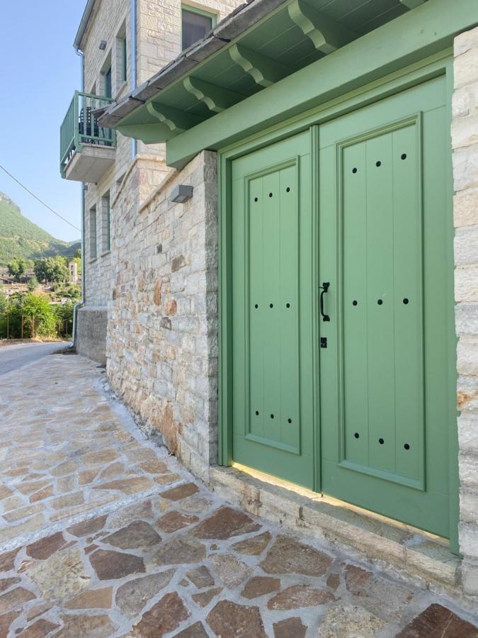 شقة Aristi Boutique Stonehouse With Attic المظهر الخارجي الصورة