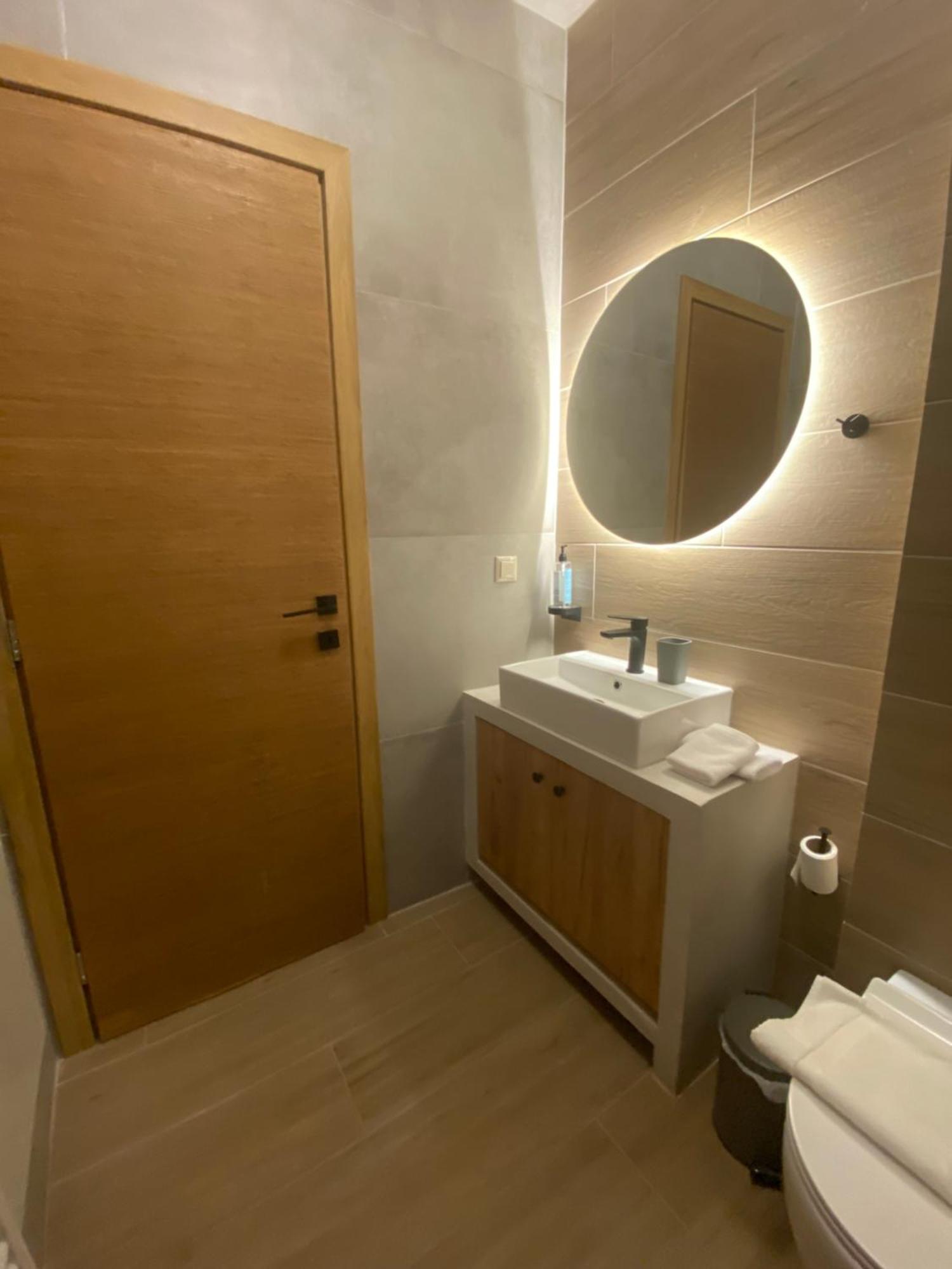 شقة Aristi Boutique Stonehouse With Attic المظهر الخارجي الصورة