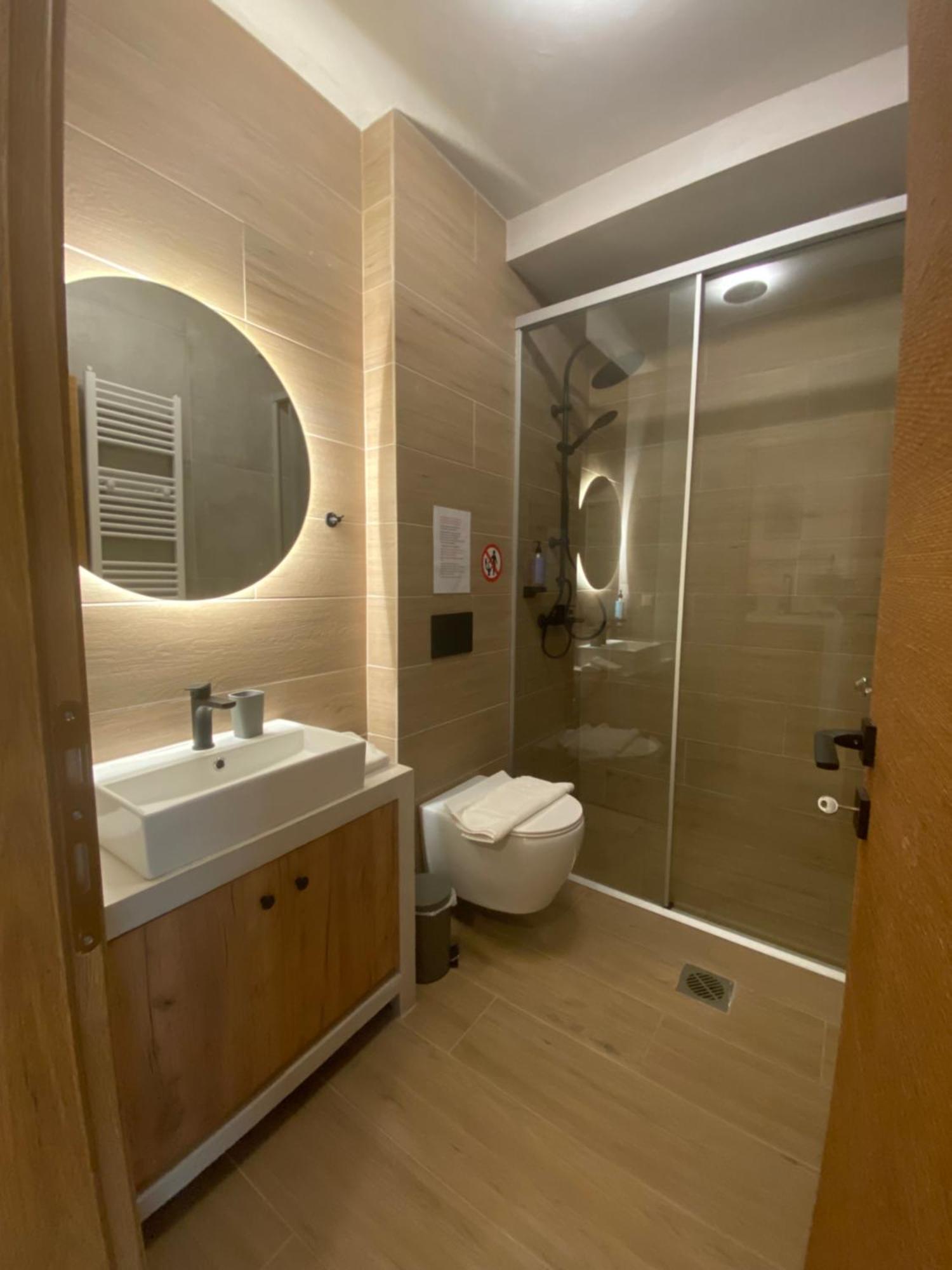 شقة Aristi Boutique Stonehouse With Attic المظهر الخارجي الصورة
