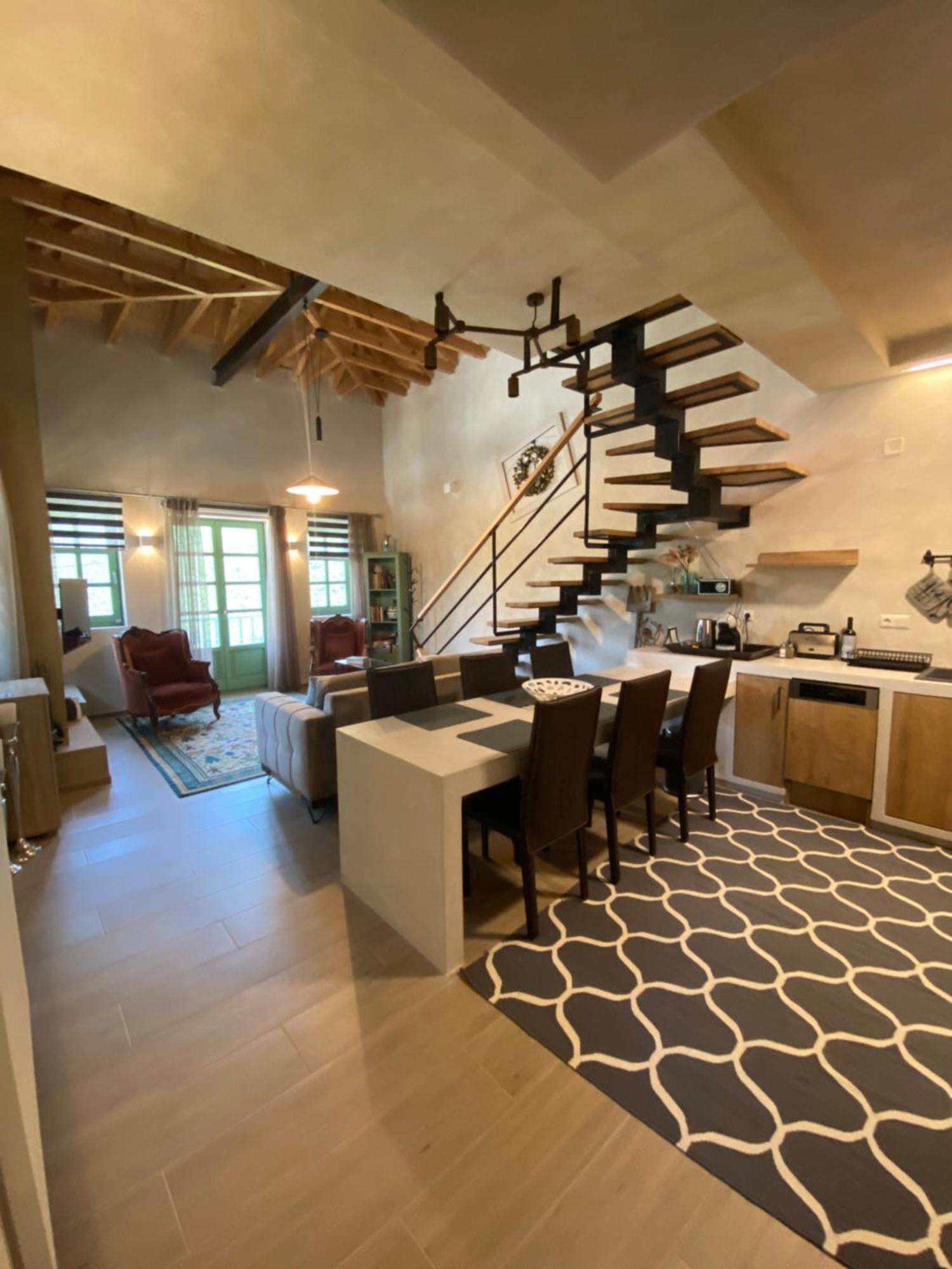 شقة Aristi Boutique Stonehouse With Attic المظهر الخارجي الصورة