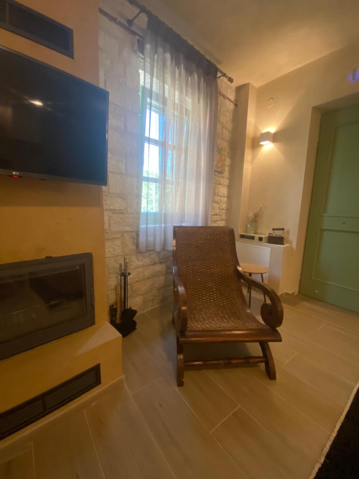 شقة Aristi Boutique Stonehouse With Attic المظهر الخارجي الصورة