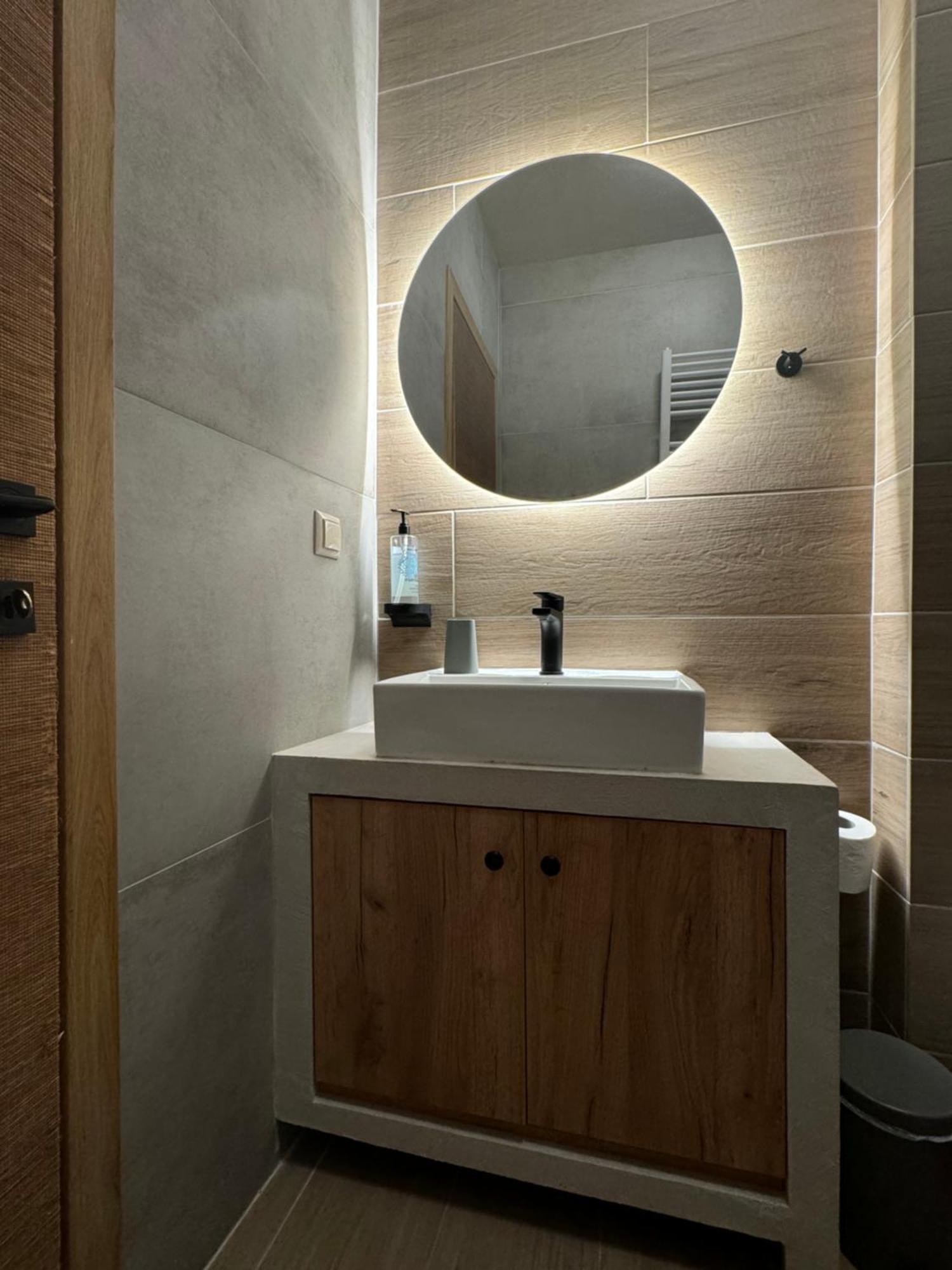 شقة Aristi Boutique Stonehouse With Attic المظهر الخارجي الصورة