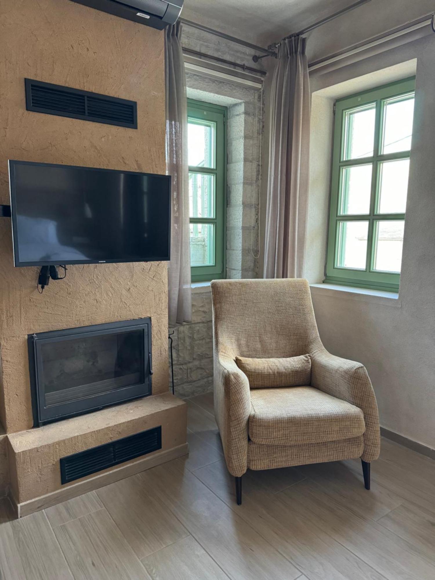 شقة Aristi Boutique Stonehouse With Attic المظهر الخارجي الصورة
