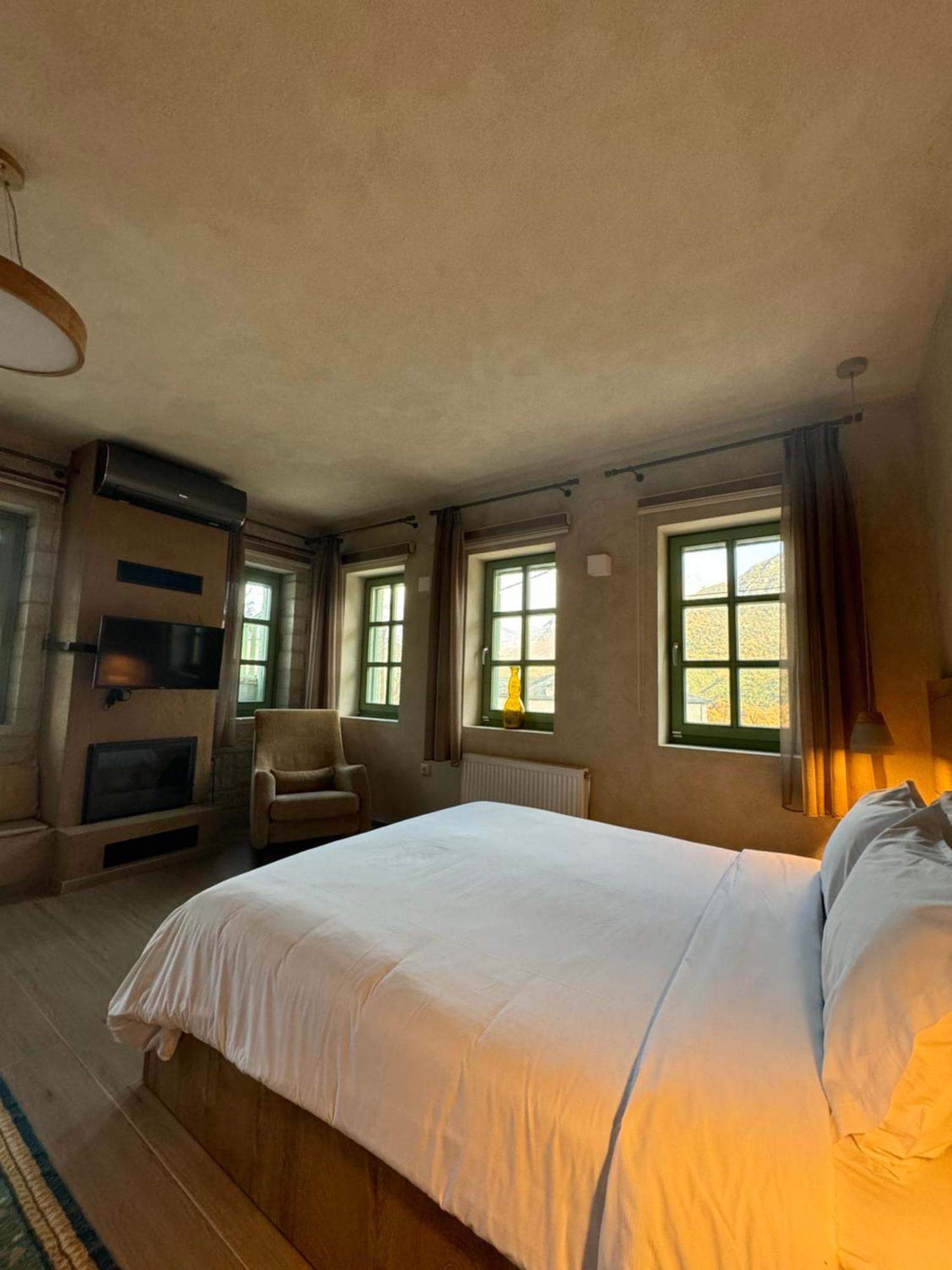 شقة Aristi Boutique Stonehouse With Attic المظهر الخارجي الصورة