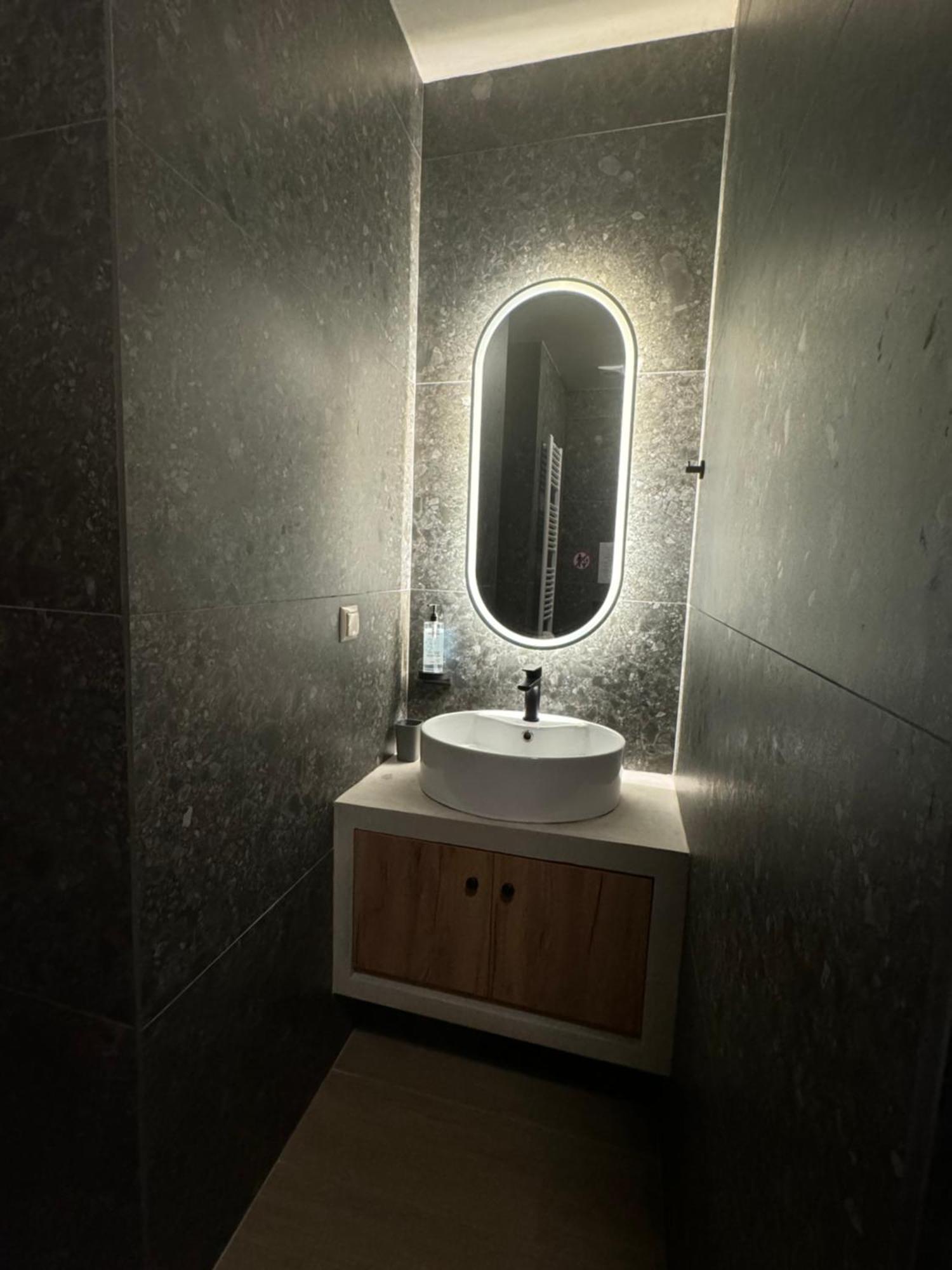 شقة Aristi Boutique Stonehouse With Attic المظهر الخارجي الصورة
