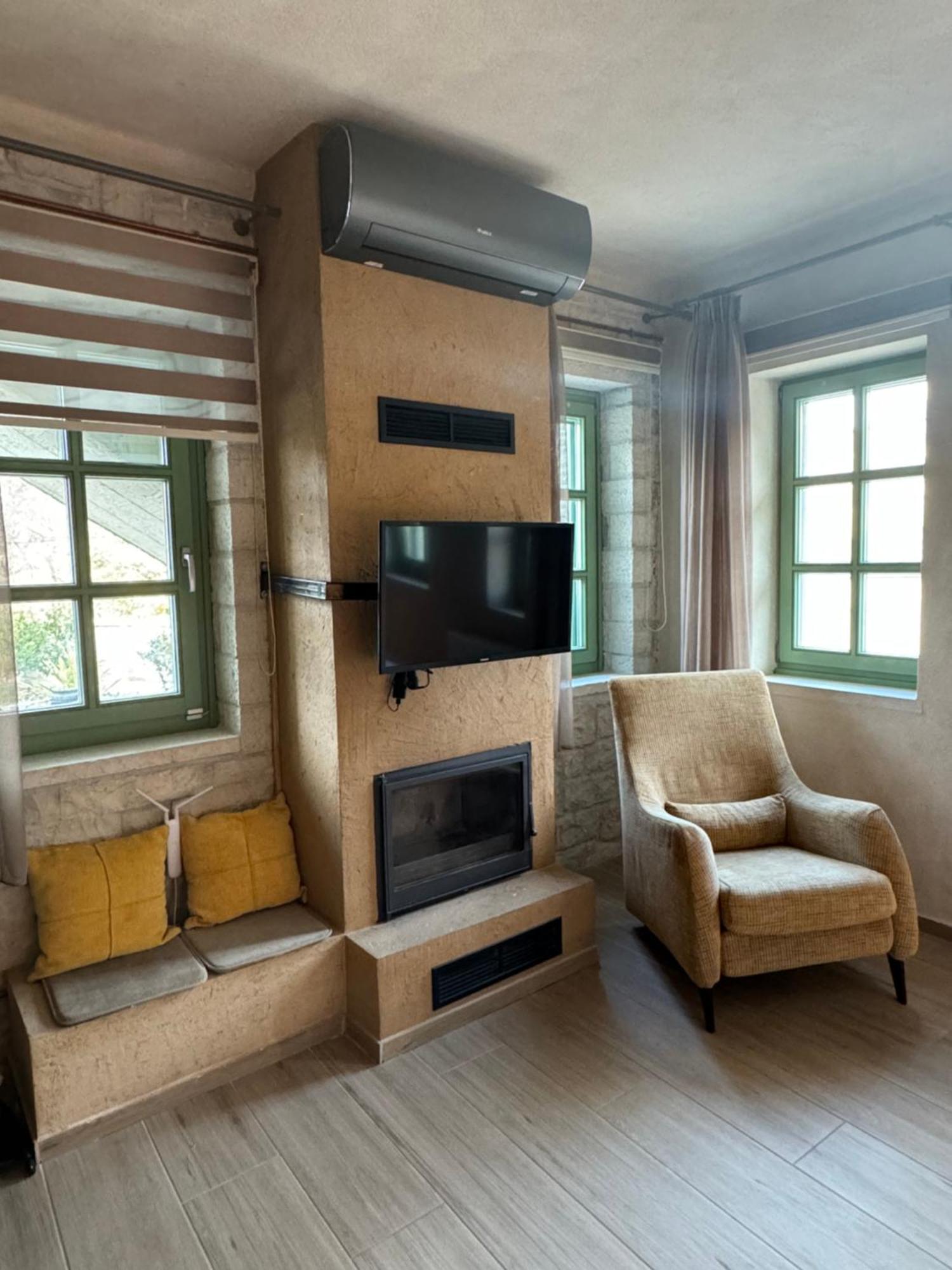 شقة Aristi Boutique Stonehouse With Attic المظهر الخارجي الصورة